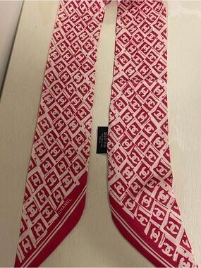 CHANEL Pink and White CC Logo Skinny Scarf